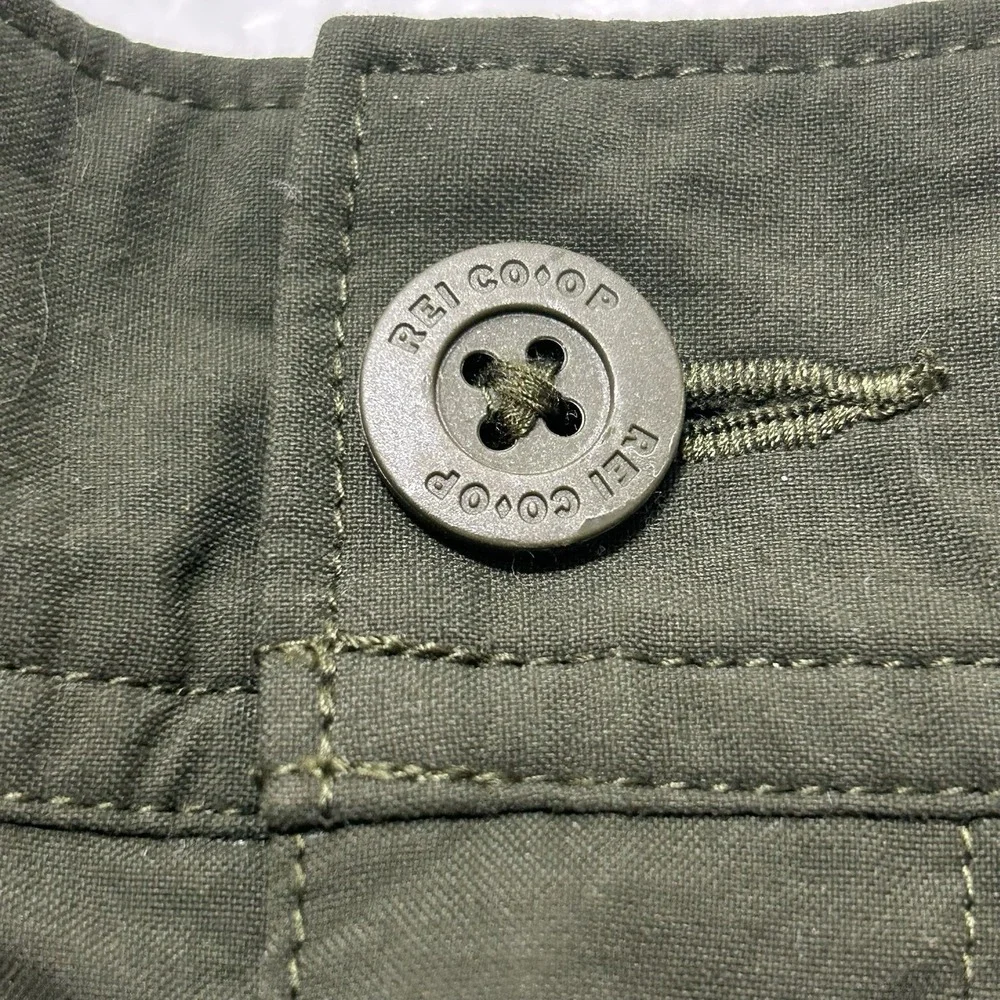 REI Co-Op Green Cargo Hiking Outdoor Shorts Womens Size 12 Nylon- FLAW‎